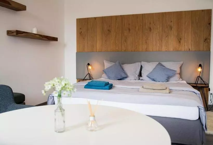 Hotelli Chalets Franciska Major, Pro Village