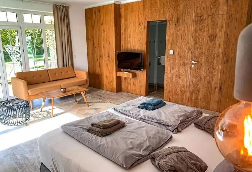 Hotelli Chalets Franciska Major, Pro Village