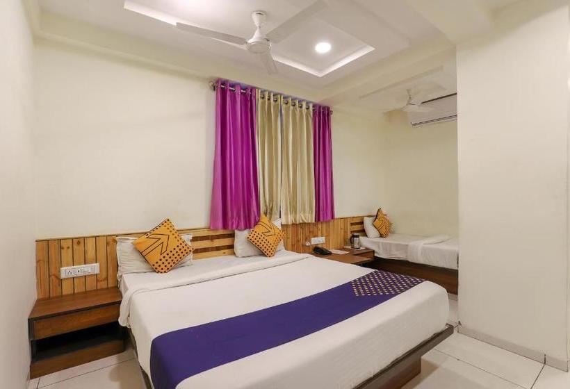 호텔 Spot On 17252  Everest