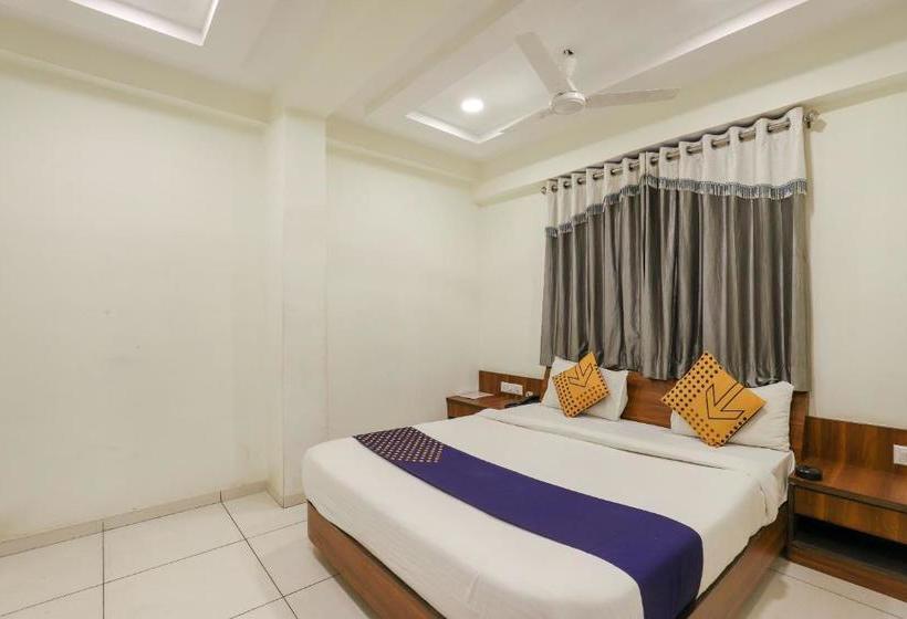 호텔 Spot On 17252  Everest