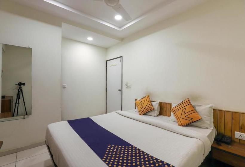 호텔 Spot On 17252  Everest