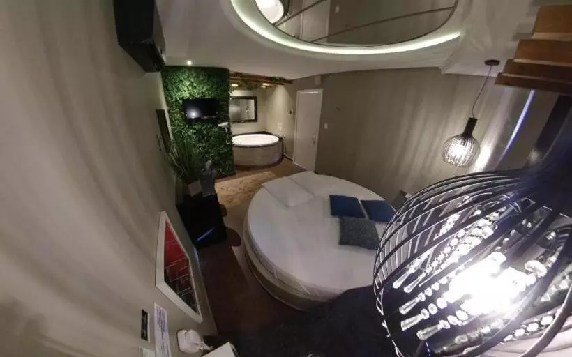 Motel Paradiso   Tapera