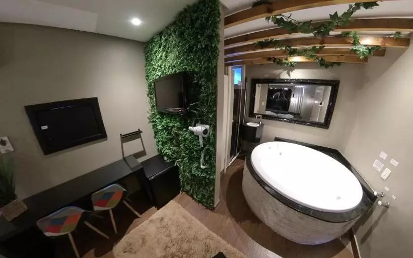 Motel Paradiso   Tapera