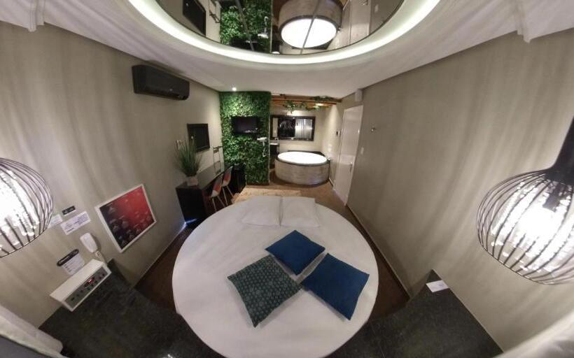 Motel Paradiso   Tapera