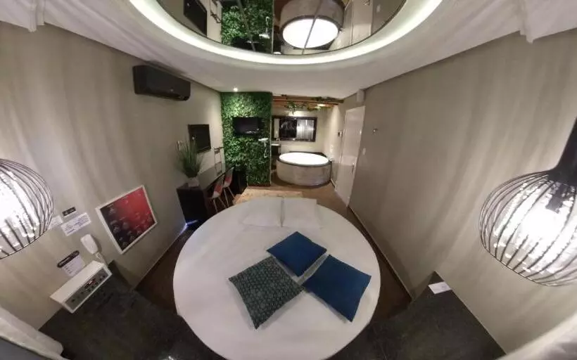 Motel Paradiso   Tapera