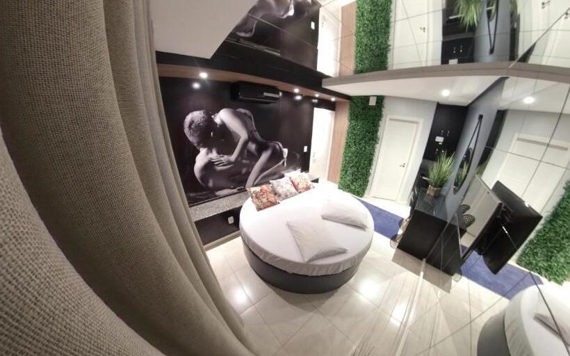 Motel Paradiso   Tapera