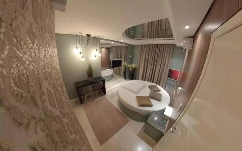 Motel Paradiso   Tapera