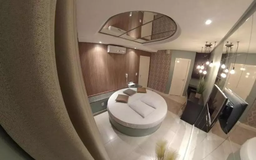 Motel Paradiso   Tapera