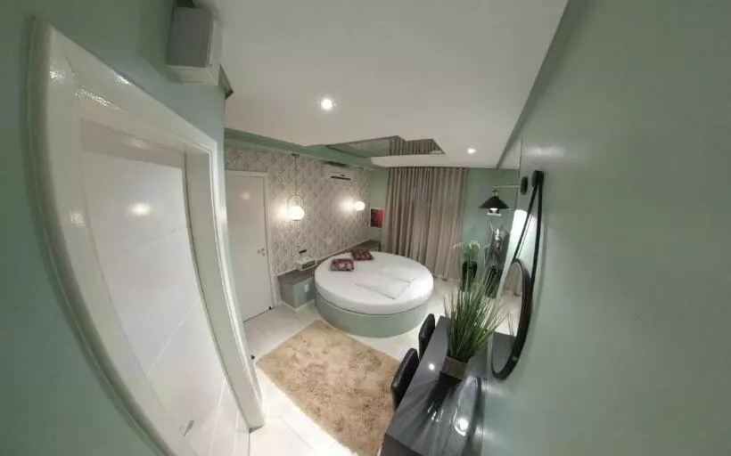 Motel Paradiso   Tapera