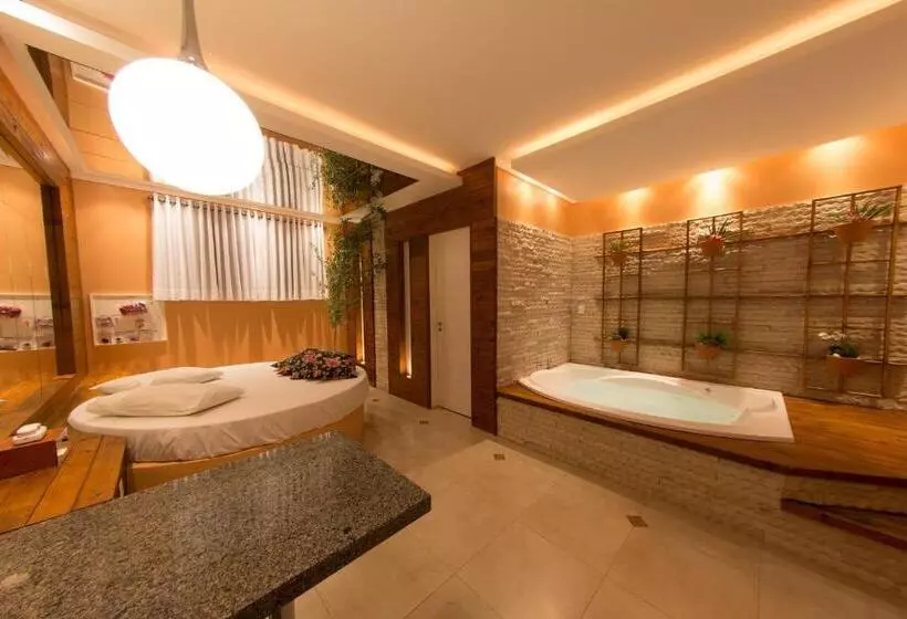 Motel Paradiso   Tapera