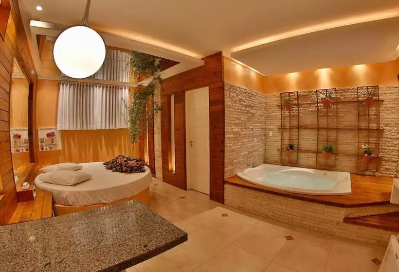 Motel Paradiso   Tapera