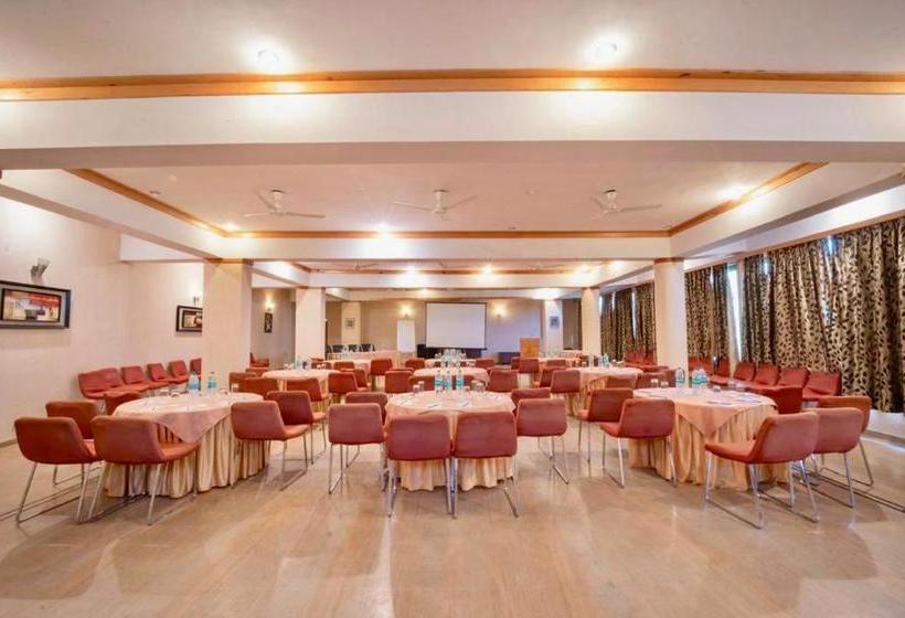 הוסטל Pine Drive Resort