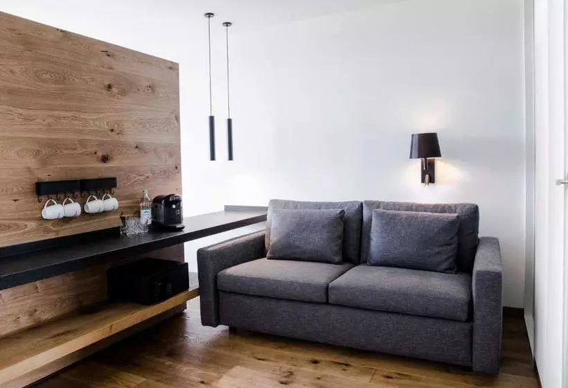 Hotelli Lenderstuben