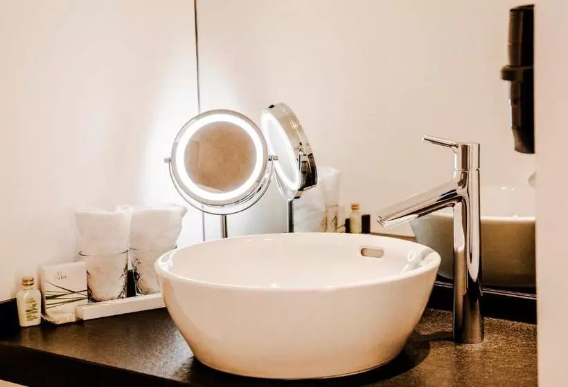 Hotelli Lenderstuben