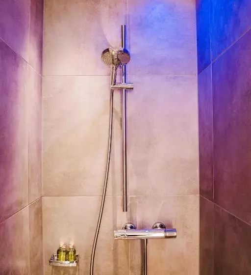 Hotelli Lenderstuben