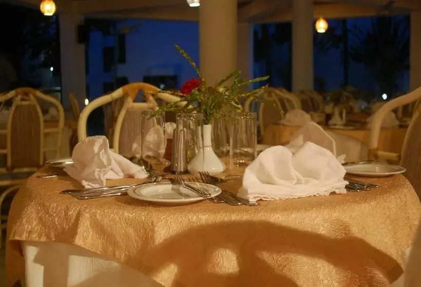 هتل North Coast Beach