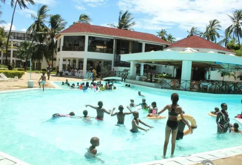 هتل North Coast Beach