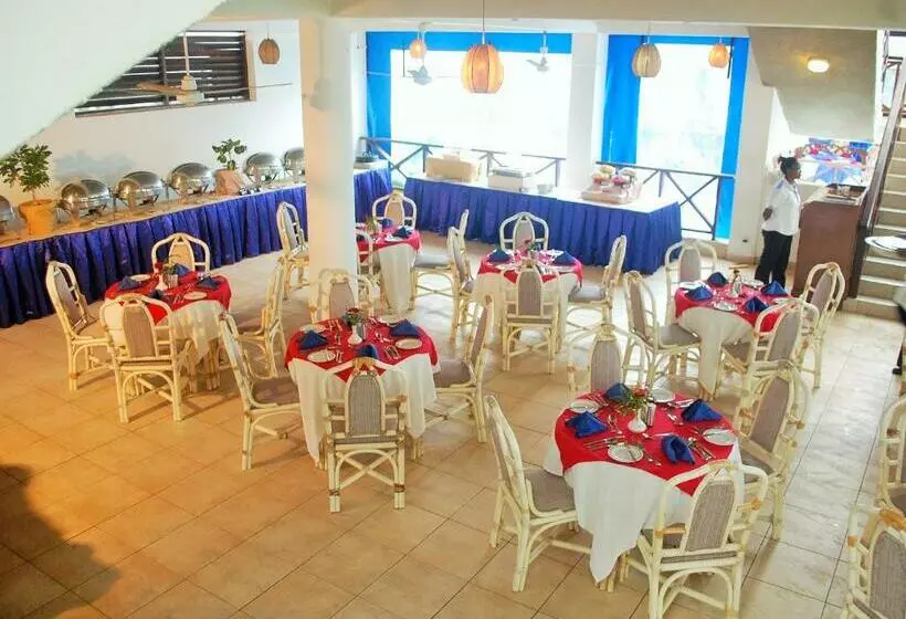 هتل North Coast Beach