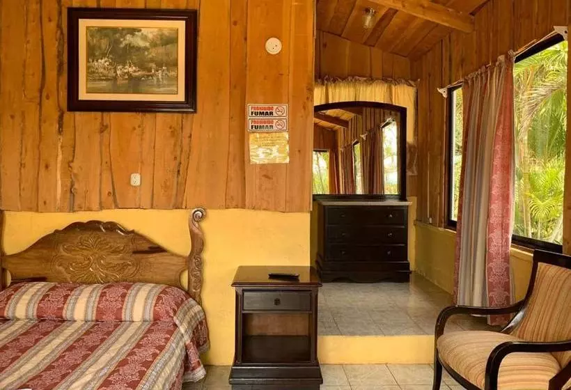 Hotelli Palenque Tarrazu