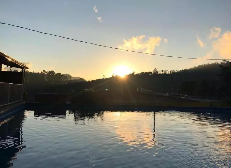 Hotelli Palenque Tarrazu