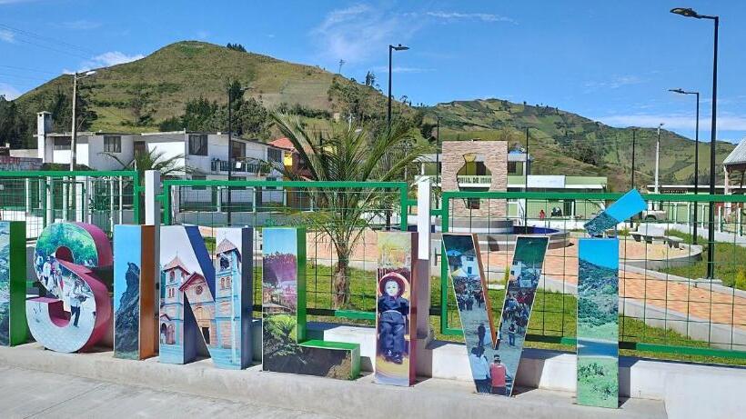 بنسيون Hostal Taita Cristobal