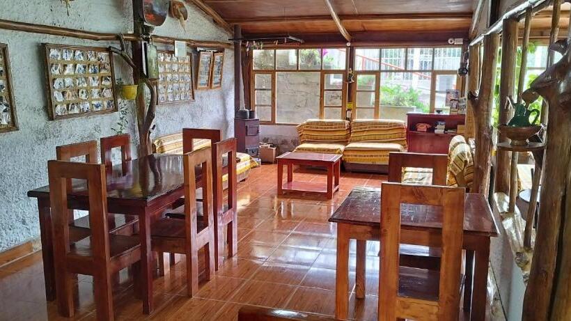 بنسيون Hostal Taita Cristobal