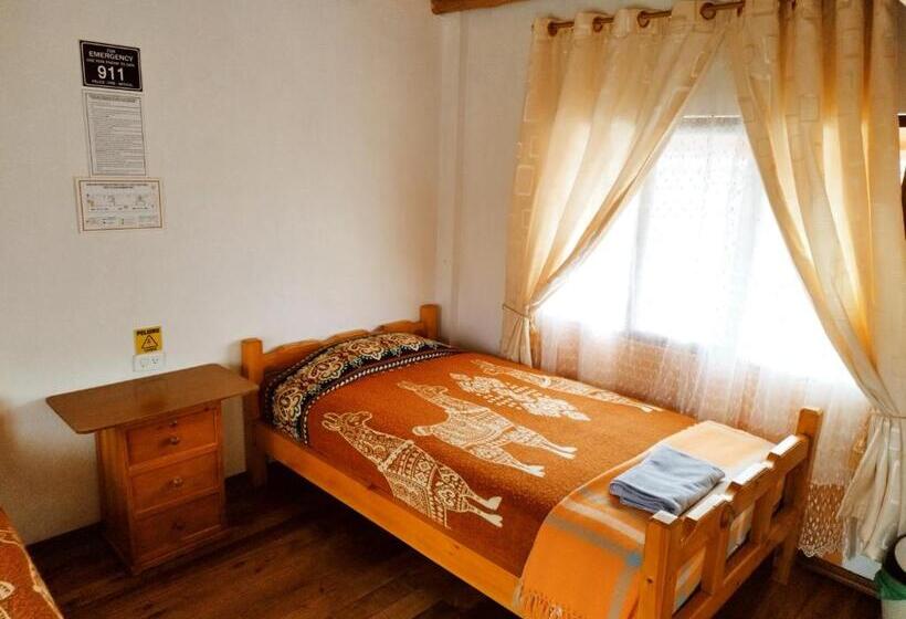 بنسيون Hostal Taita Cristobal