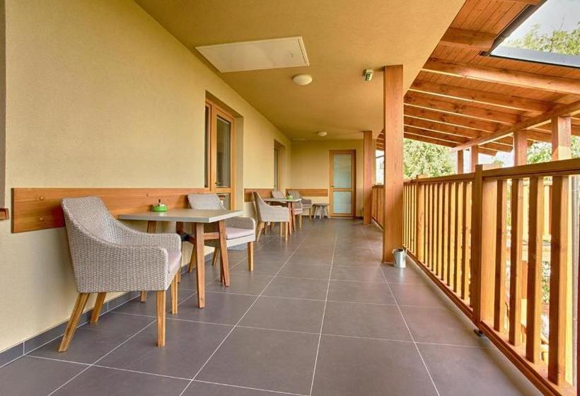 ペンション Rokava