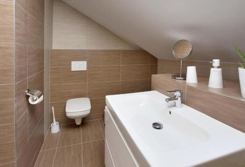 ペンション Rokava