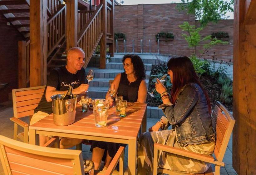 ペンション Rokava