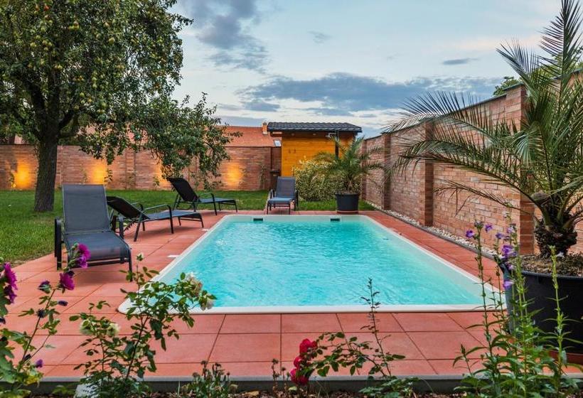 ペンション Rokava