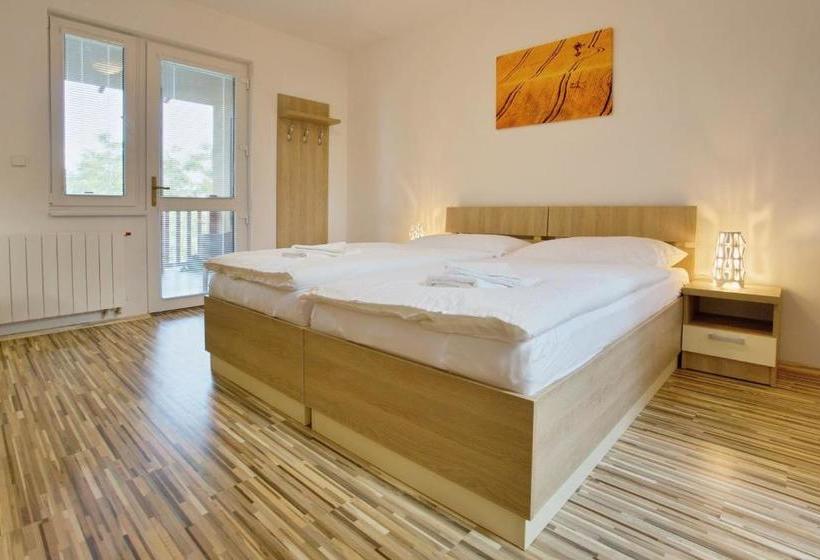 ペンション Rokava