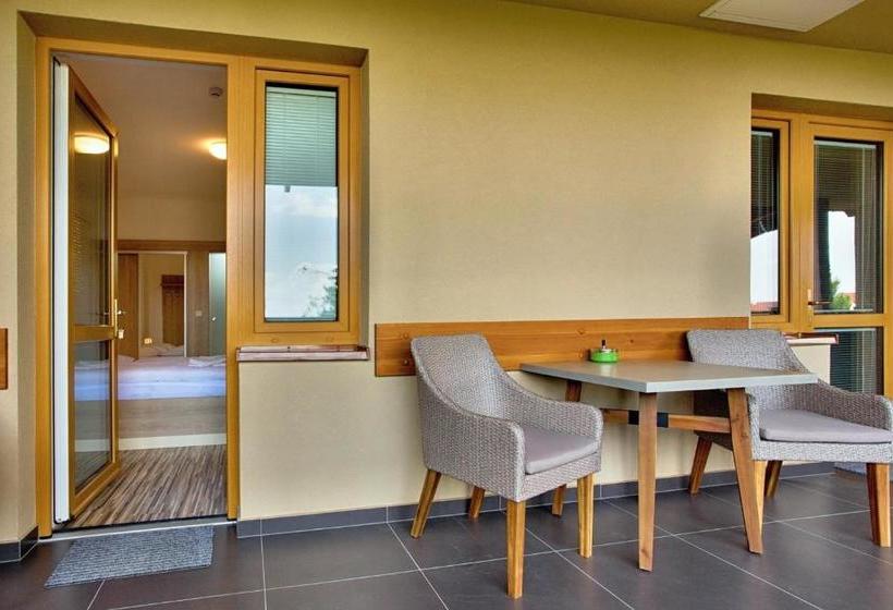 ペンション Rokava