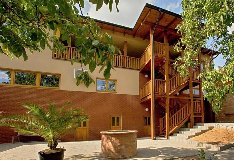 ペンション Rokava