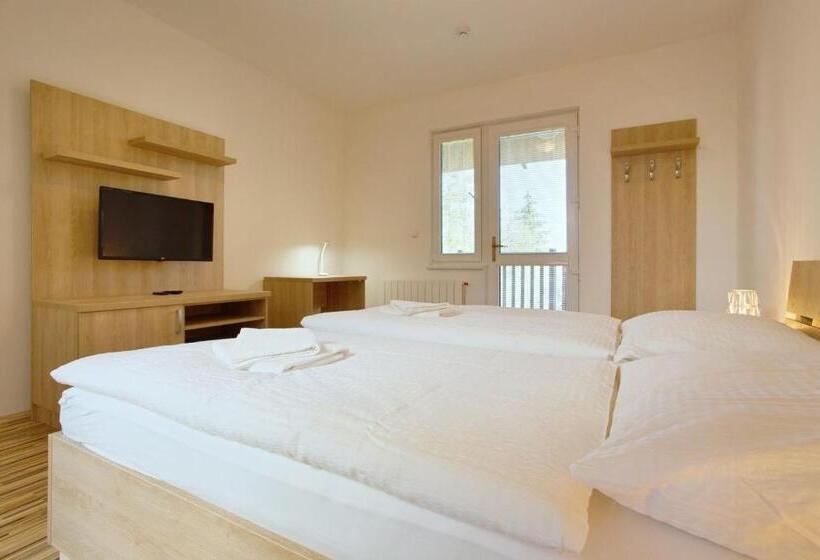 ペンション Rokava