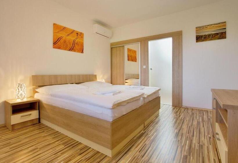 ペンション Rokava