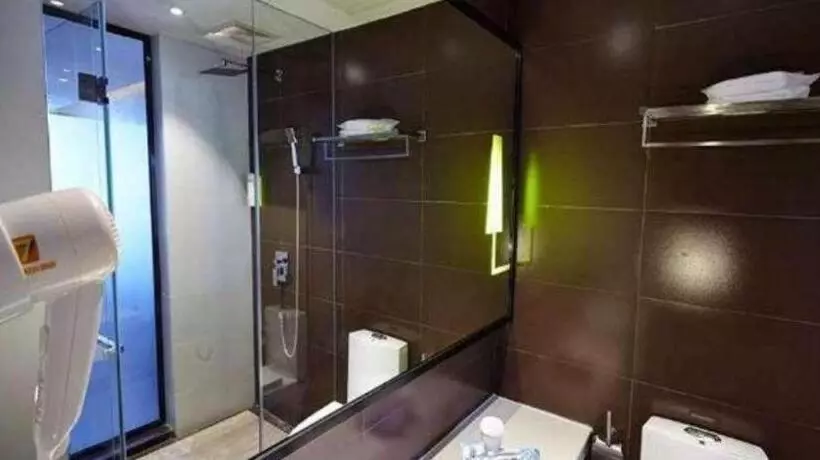 Iu Hotel Lvliang Xiaoyi Zhenxing Street Branch