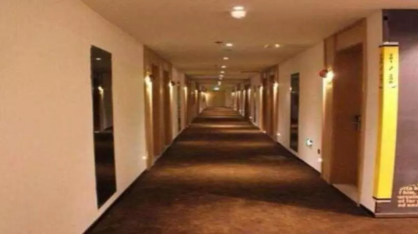 Iu Hotel Lvliang Xiaoyi Zhenxing Street Branch