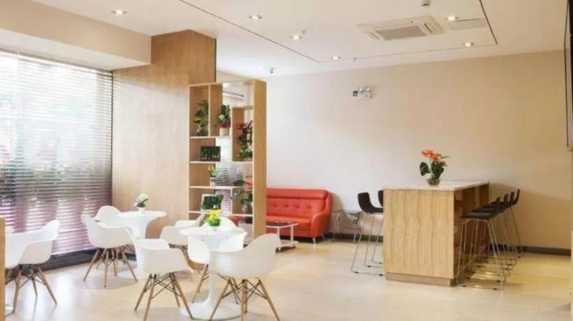 Iu Hotel Lvliang Xiaoyi Zhenxing Street Branch