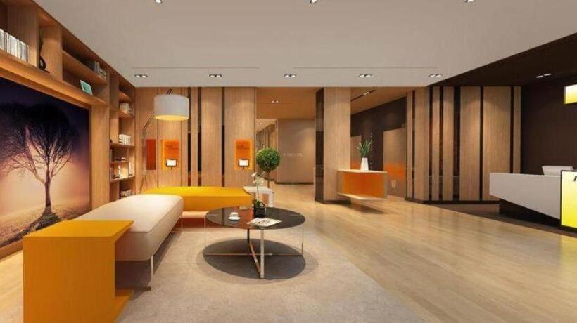 Iu Hotel Lvliang Xiaoyi Zhenxing Street Branch