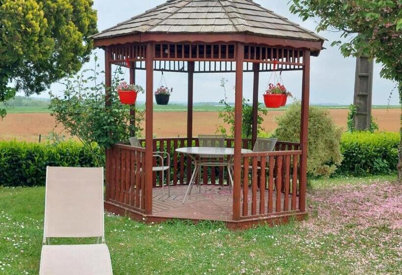 Le Mareuillais Hotel Restaurant