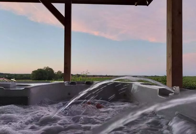 Le Mareuillais Hotel Restaurant