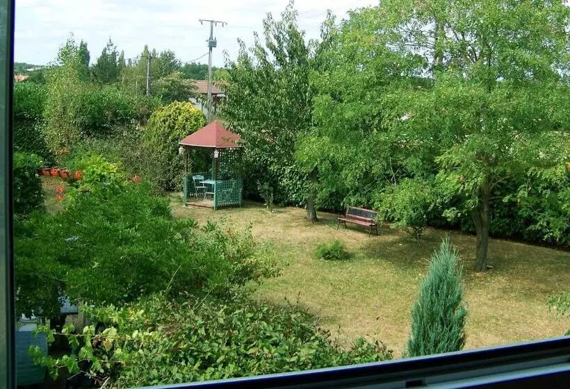 Le Mareuillais Hotel Restaurant