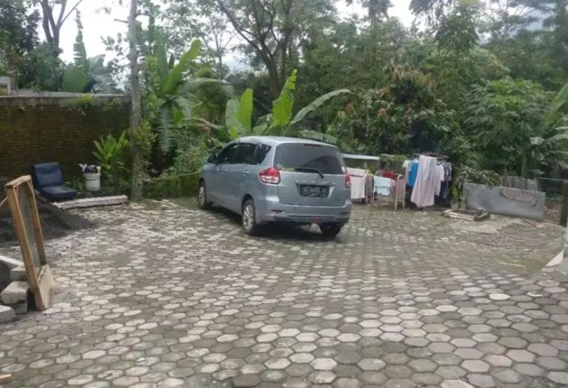 Pensione Teratai Putih