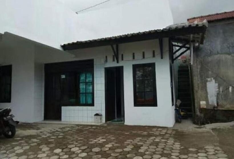 بنسيون Teratai Putih