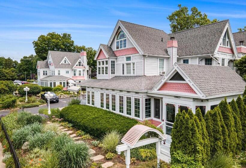 Yelton Manor Bed And Breakfast