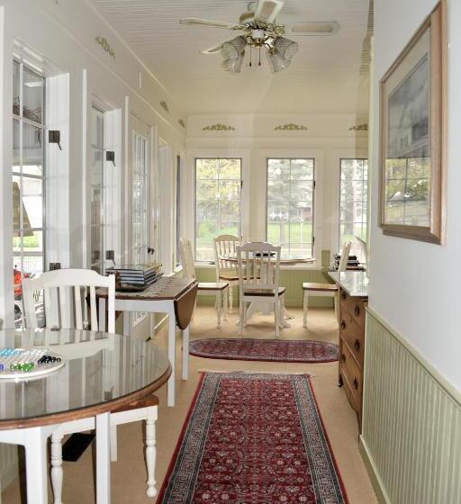 Yelton Manor Bed And Breakfast