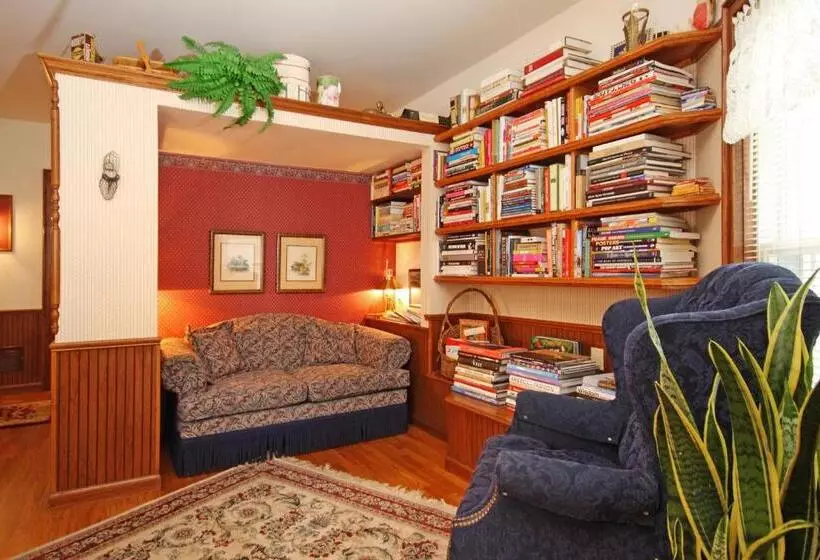 Yelton Manor Bed And Breakfast