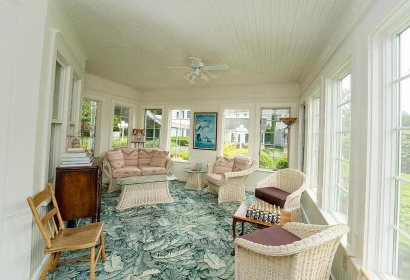 Yelton Manor Bed And Breakfast