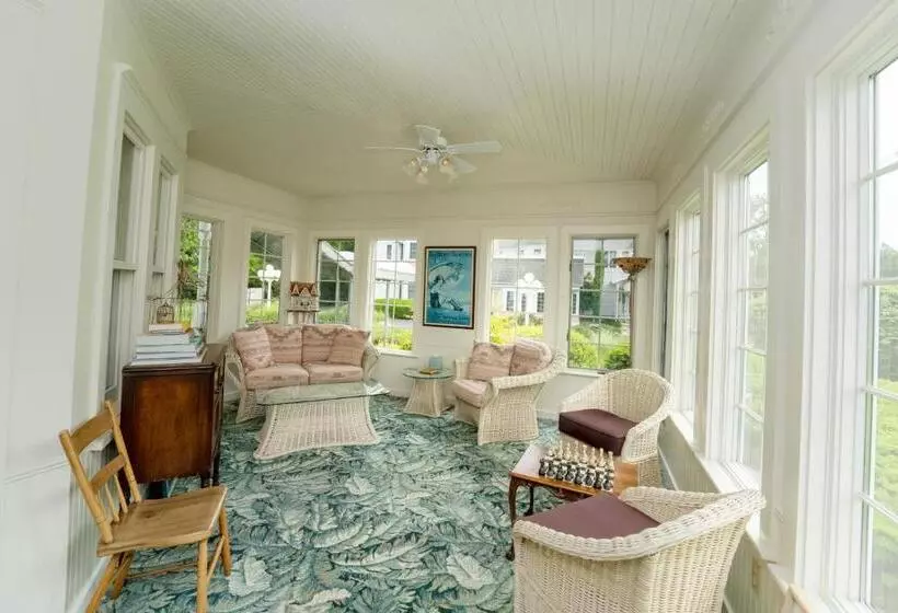 Yelton Manor Bed And Breakfast